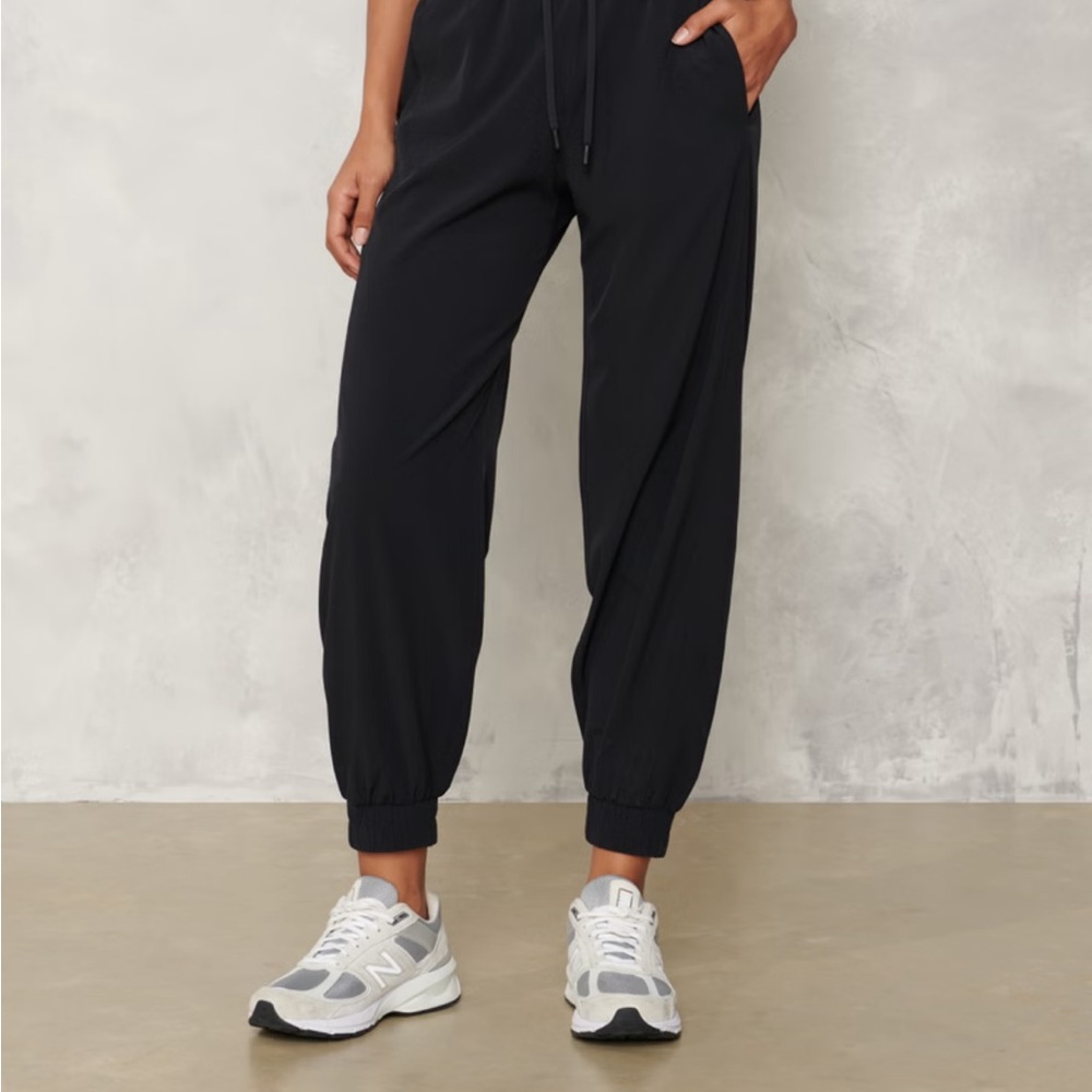 Abercrombie Cream traveler jogger Pants